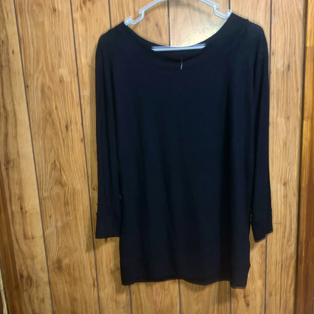 NWOT!!!Black quarter length sleeves w/ a crew neck but off the shoulders a bit.